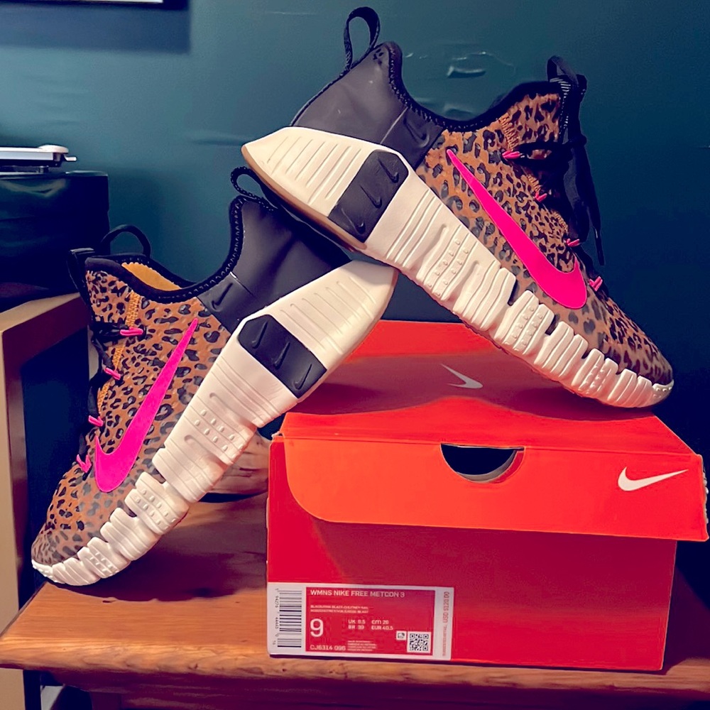 Nike Free Metcon leopard size 9. EXCELLENT CONDITION! Worn once.